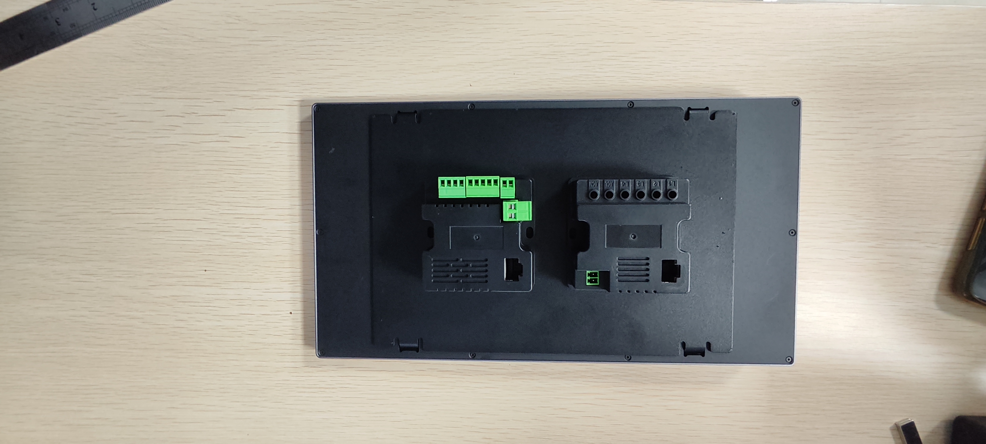 Leisguar 10-inch Tuya Intelligent Home Central Control Screen Is Equipped with A Zigbee Gateway.